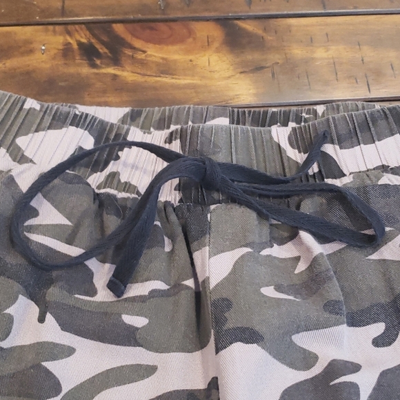 Know one cares camouflage joggers - Picture 4 of 7